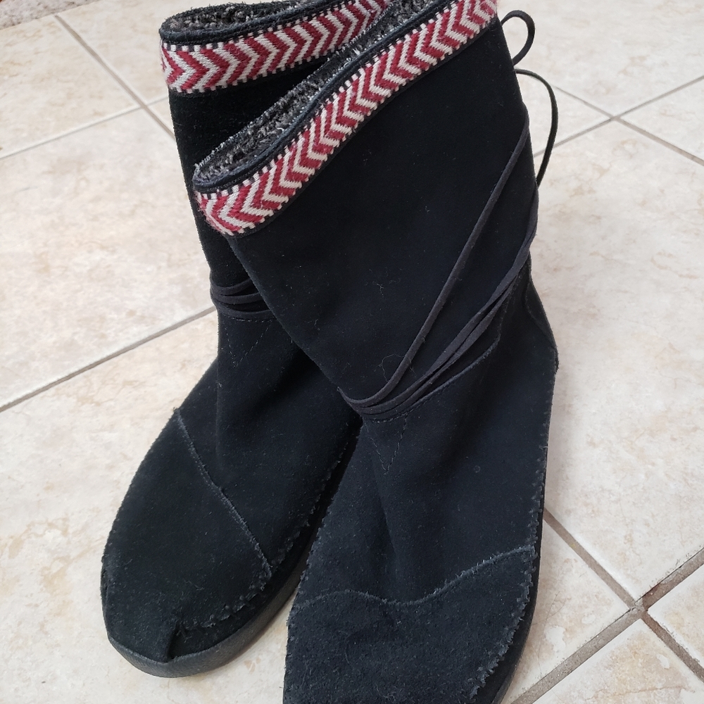 Black fur lined boots